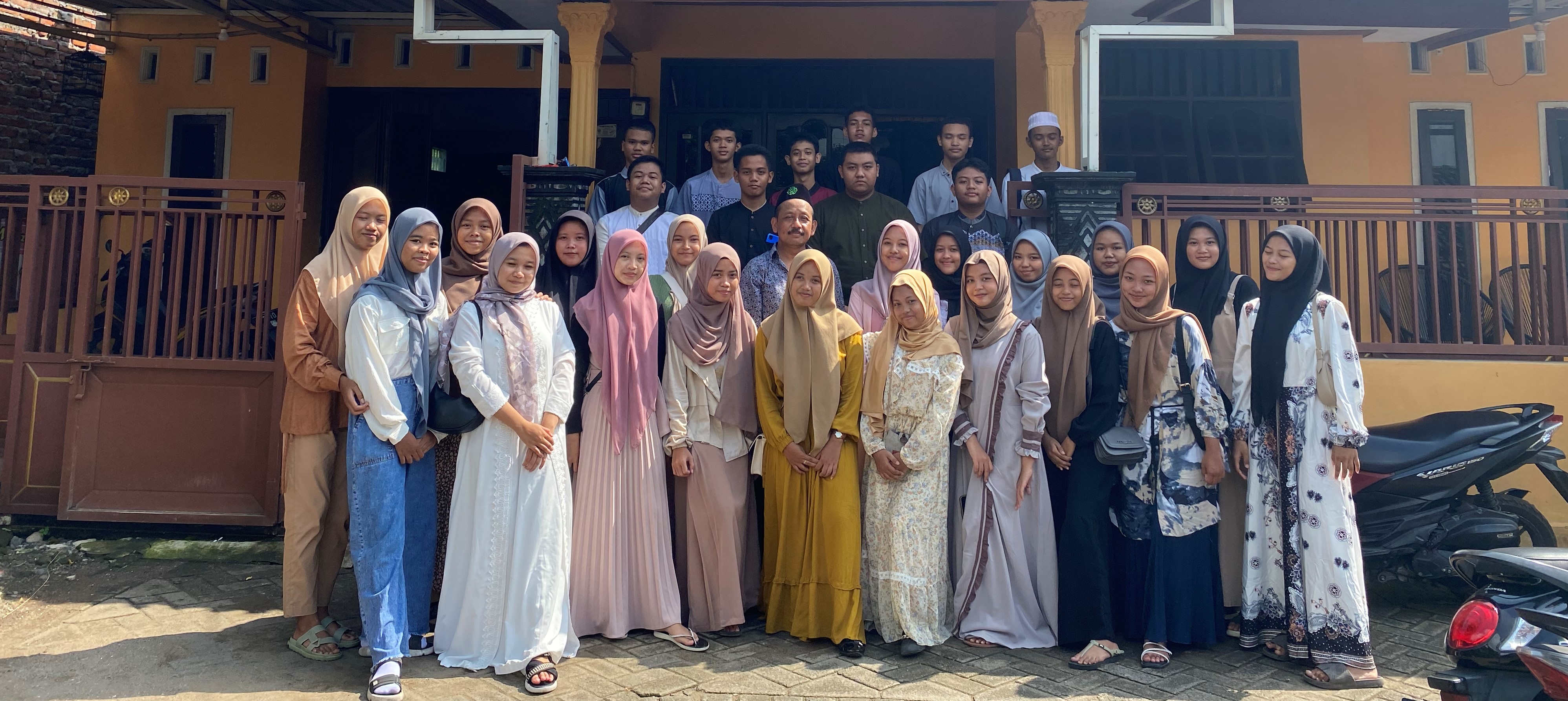 XI TKJ 2 halal bihalal di rumah pak Zainul